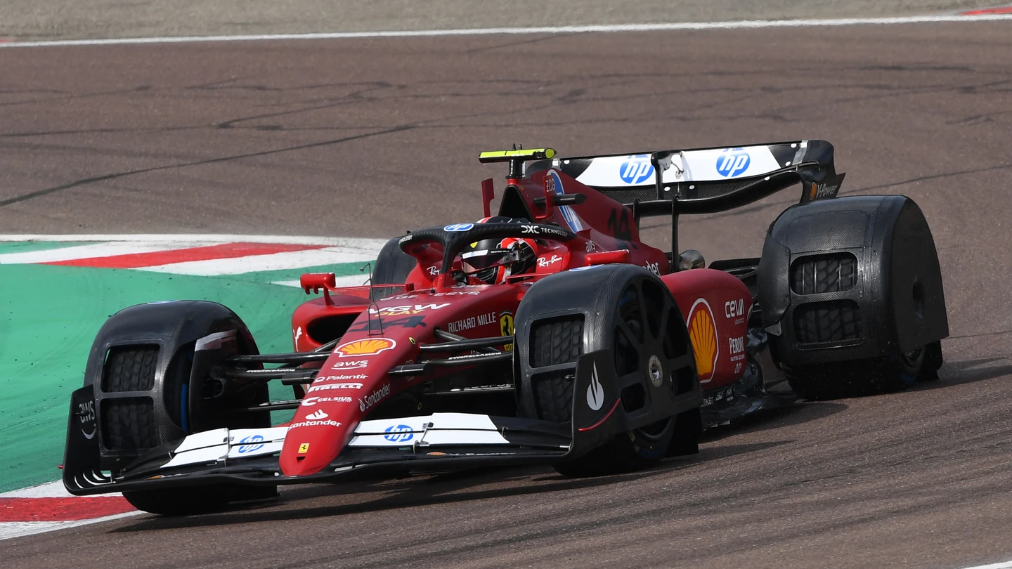 Ferrari prueba en Fiorano los nuevos "guardabarros" de la FIA para las carreras con lluvia Ferrari prueba en Fiorano los nuevos "guardabarros" de la FIA para las carreras con lluvia