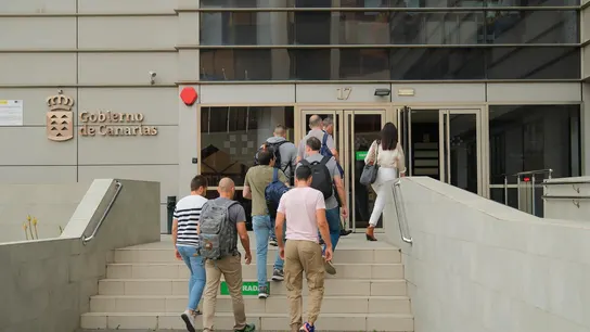 La Policía registra el Servicio Canario de Salud en busca de archivos de su exdirector dentro del 'caso Mascarillas' La Policía registra el Servicio Canario de Salud en busca de archivos de su exdirector dentro del 'caso Mascarillas'