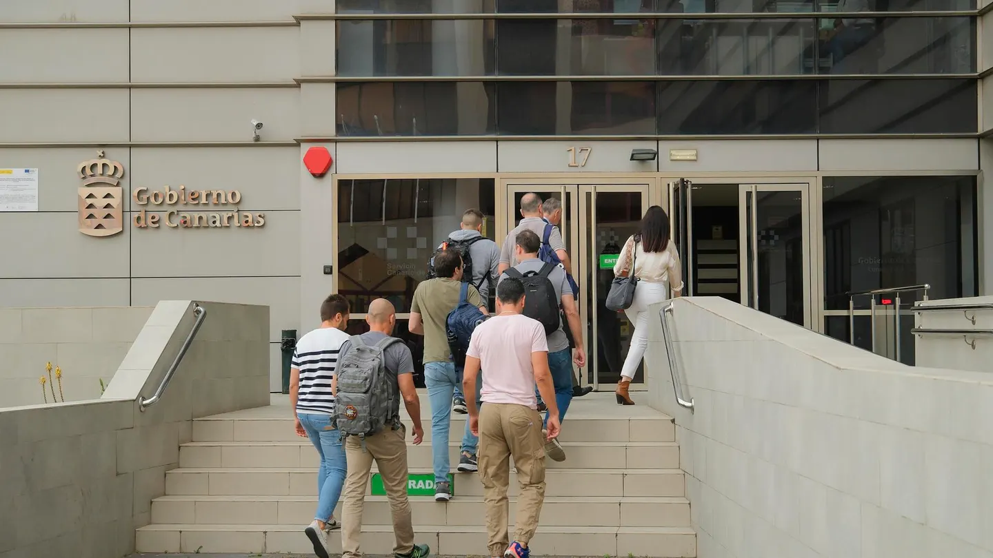 La Policía registra el Servicio Canario de Salud en busca de archivos de su exdirector dentro del 'caso Mascarillas' La Policía registra el Servicio Canario de Salud en busca de archivos de su exdirector dentro del 'caso Mascarillas'