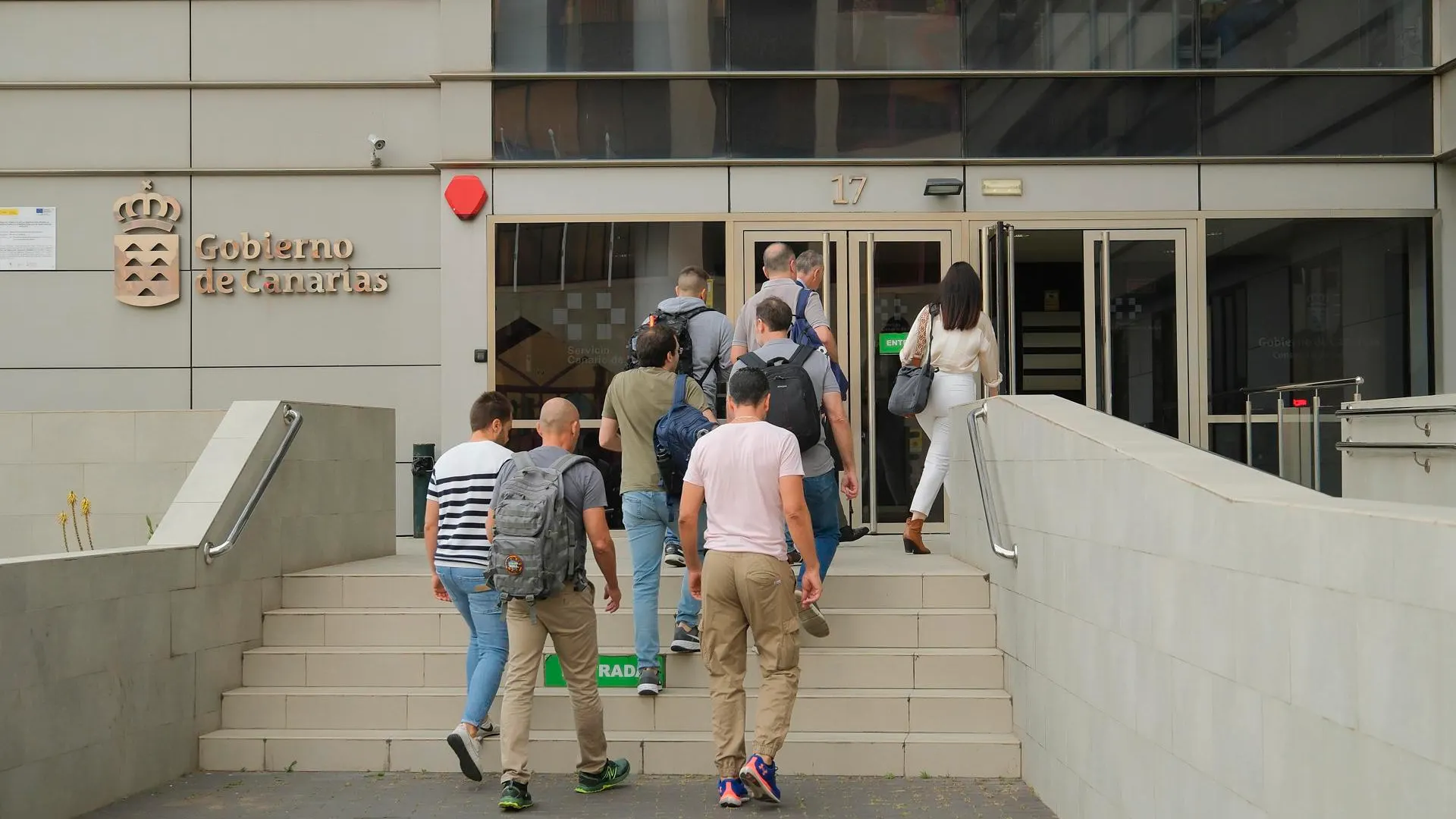 La Policía registra el Servicio Canario de Salud en busca de archivos de su exdirector dentro del 'caso Mascarillas'