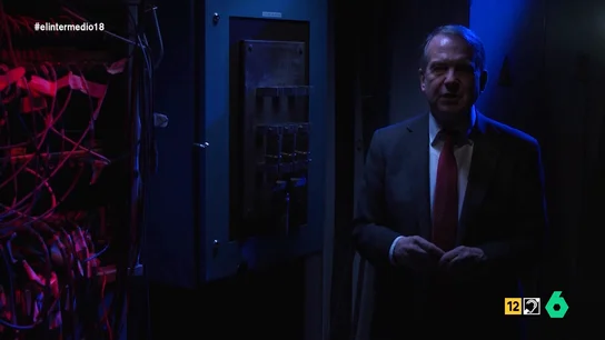 Abel Caballero 'enciende' las luces del 18 aniversario de El Intermedio: "Ahora vamos a celebrar... ¡luces on!" Abel Caballero 'enciende' las luces del 18 aniversario de El Intermedio: "Ahora vamos a celebrar... ¡luces on!"