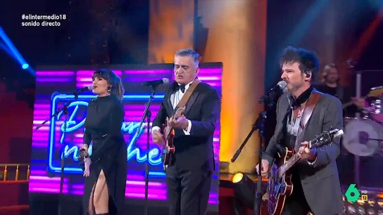 Rozalén, Coque Malla y El Gran Wyoming abren el programa especial de El Intermedio cantando 'Por las noches' Rozalén, Coque Malla y El Gran Wyoming abren el programa especial de El Intermedio cantando 'Por las noches'