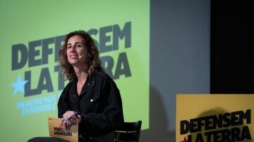 Laia Estrada, candidata de la CUP a la Generalitat, en un mitin