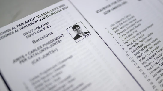 Papeleta de Junts+ en un taller municipal durante la preparación del material para las elecciones catalanas del 12M Papeleta de Junts+ en un taller municipal durante la preparación del material para las elecciones catalanas del 12M