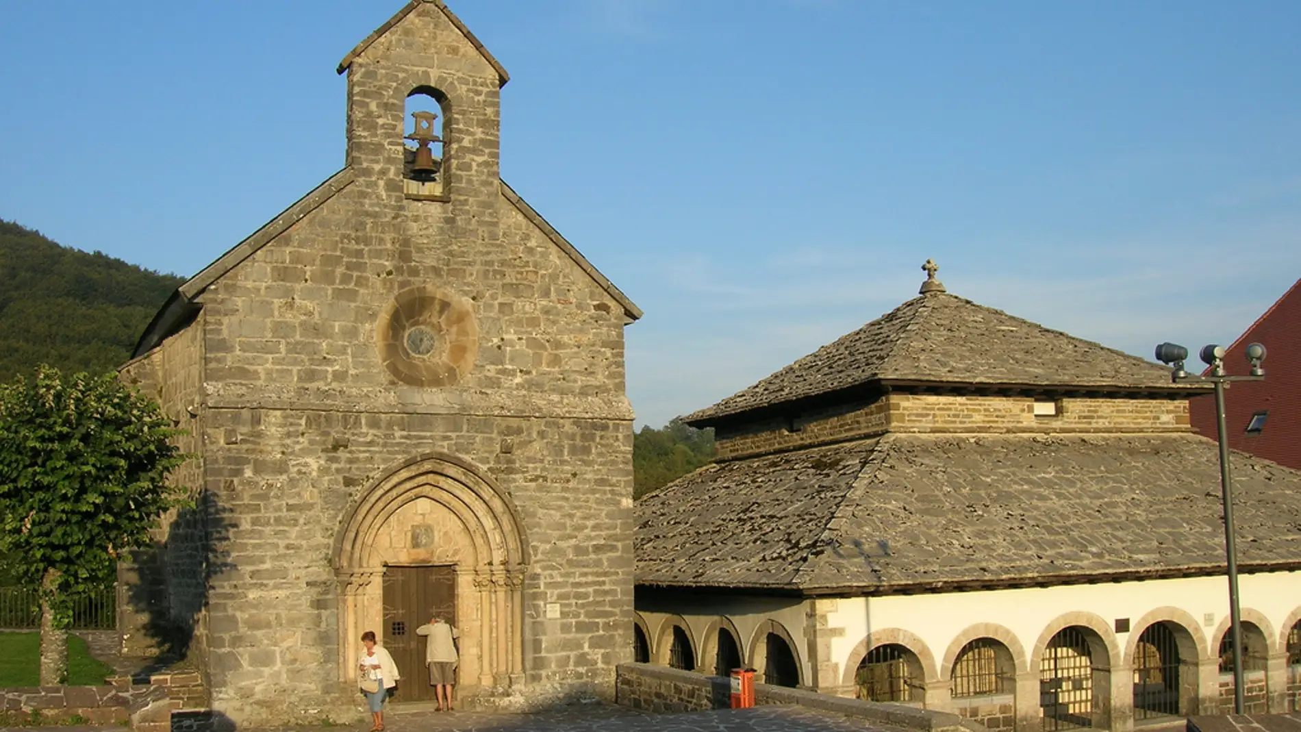 Iglesia de Santiago de Roncesvalles Iglesia de Santiago de Roncesvalles