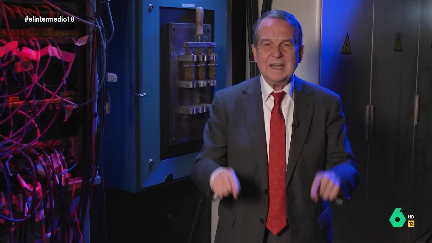 Abel Caballero cierra el 18 aniversario de El Intermedio: "El lunes más, pero no mejor, 'because it's Impossible'... luces 'off'" Abel Caballero cierra el 18 aniversario de El Intermedio: "El lunes más, pero no mejor, 'because it's Impossible'... luces 'off'"