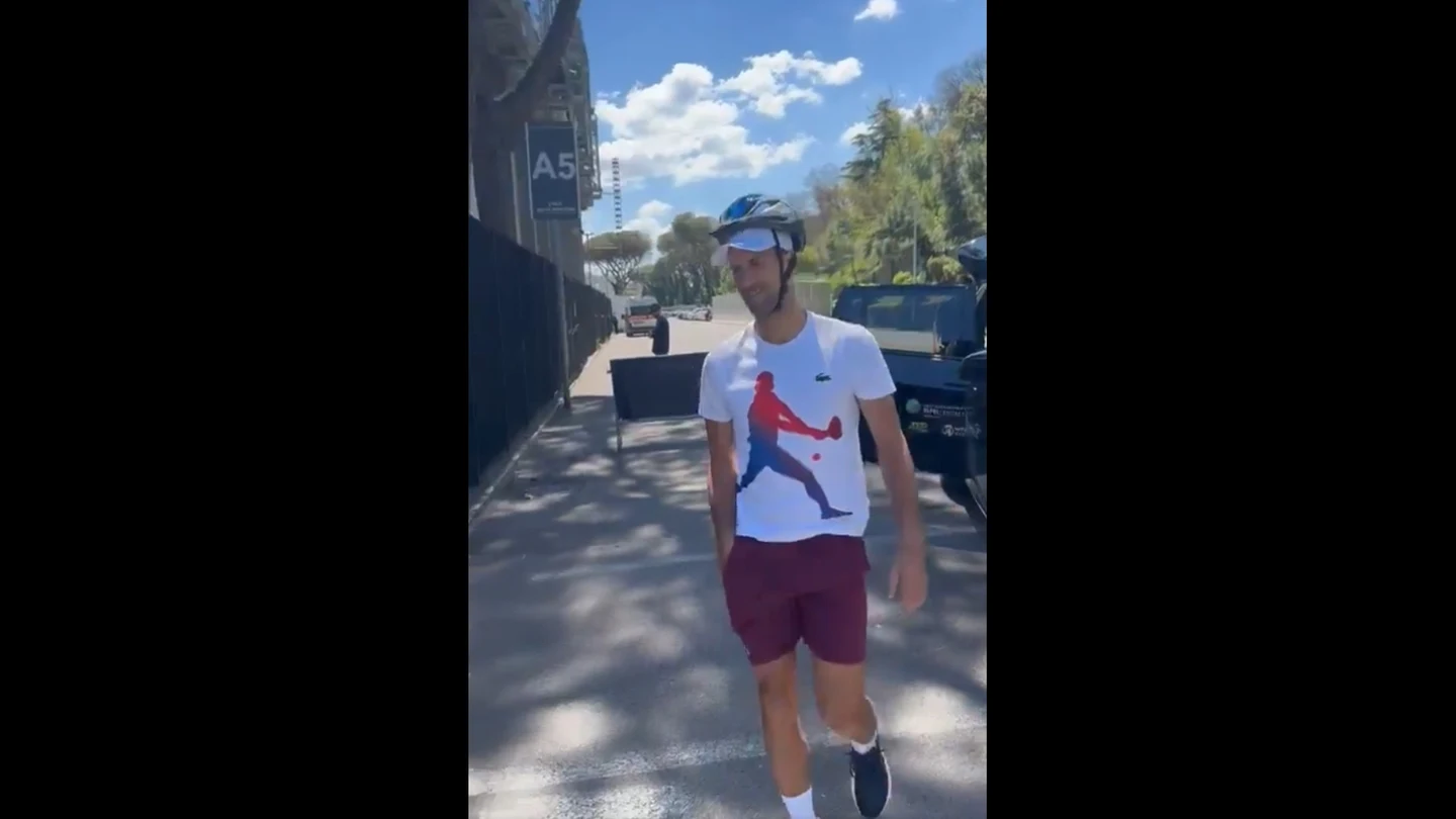 Djokovic, con casco Djokovic, con casco