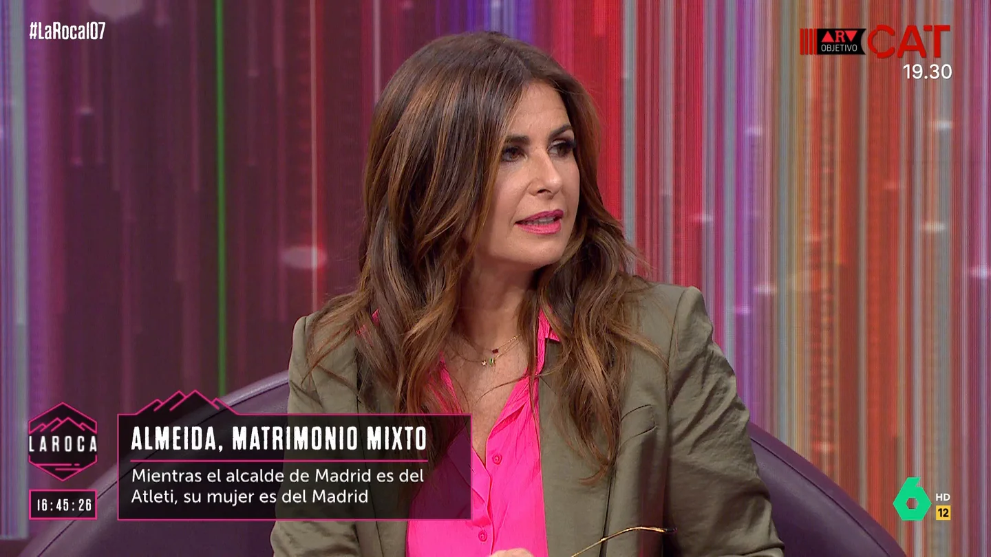 Juan del Val pone a prueba a Nuria Roca como seguidora del Valencia C.F.: "Dime dos jugadores" Juan del Val pone a prueba a Nuria Roca como seguidora del Valencia C.F.: "Dime dos jugadores"