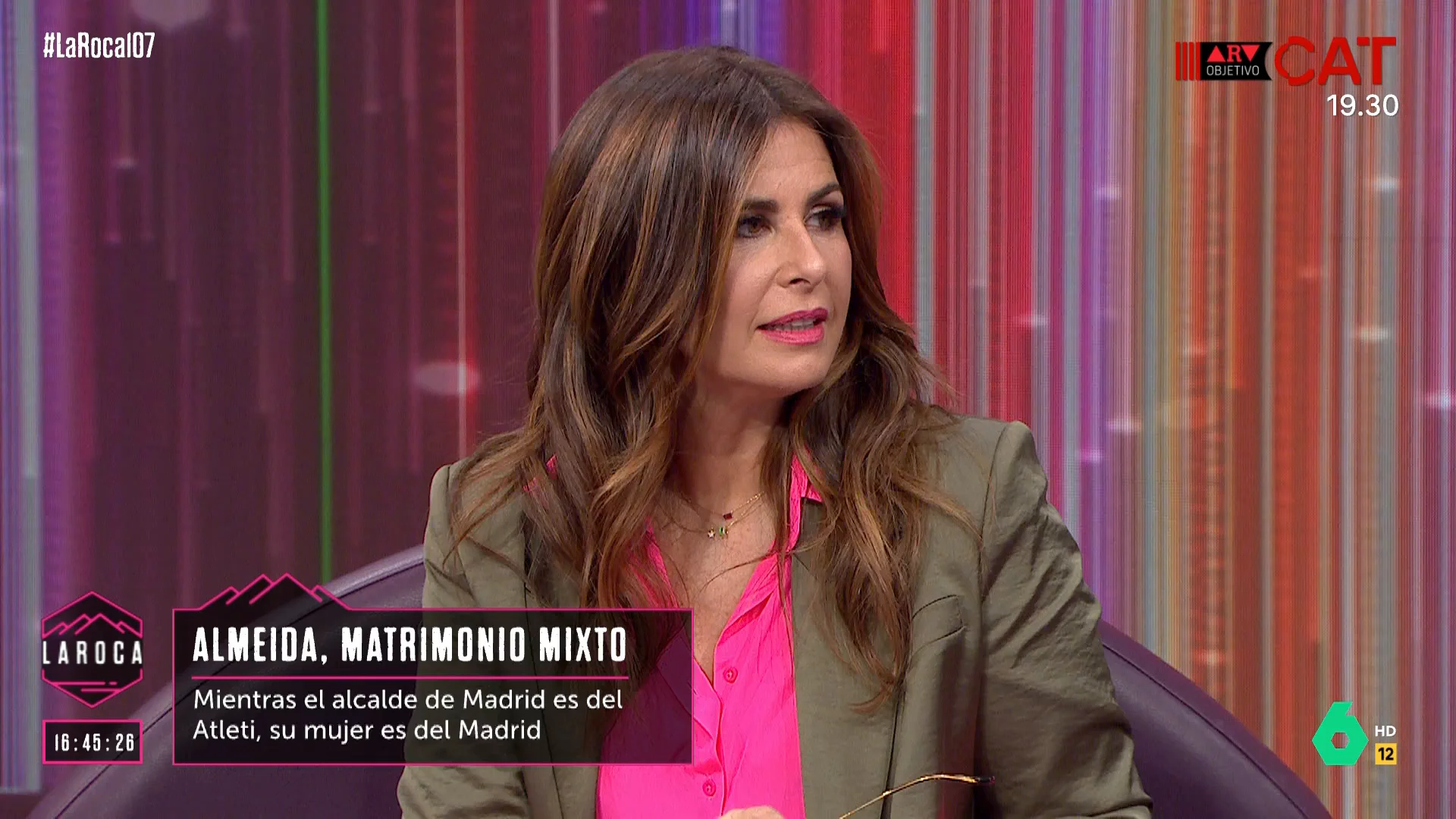 Juan del Val pone a prueba a Nuria Roca como seguidora del Valencia C.F.: "Dime dos jugadores"