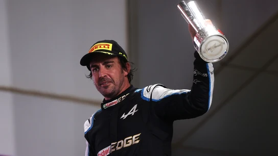 Fernando Alonso, en el podio de Qatar con Alpine Fernando Alonso, en el podio de Qatar con Alpine