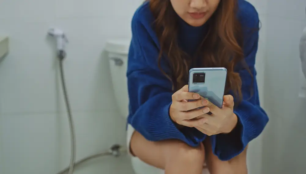 Usar el teléfono en el baño Usar el teléfono en el baño