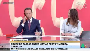 Mónica Carrillo alucina con la forma de coger el teléfono de Matías Prats en directo: &quot;¿Siempre contestas así?&quot;