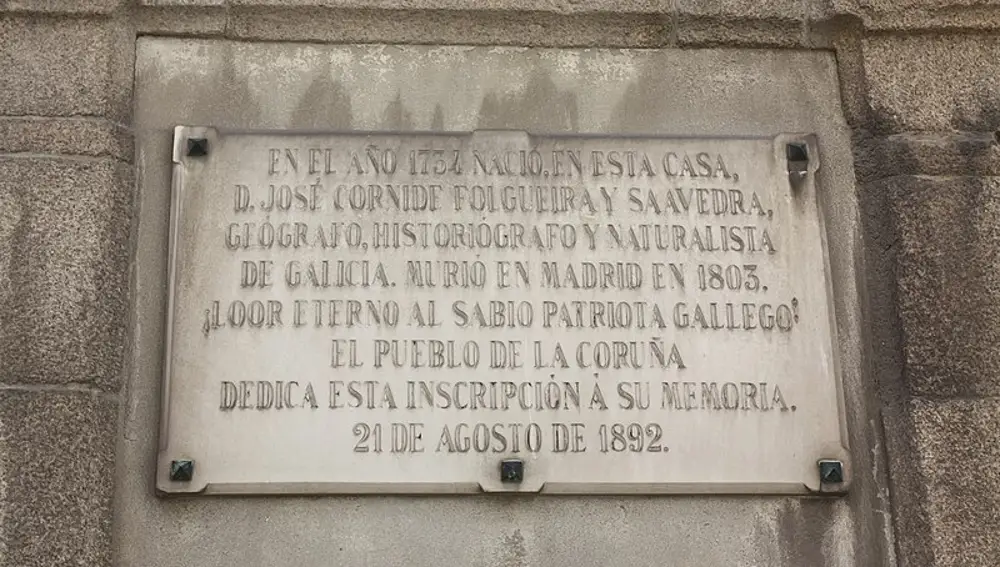 Placa conmemorativa en Casa Cornide Placa conmemorativa en Casa Cornide