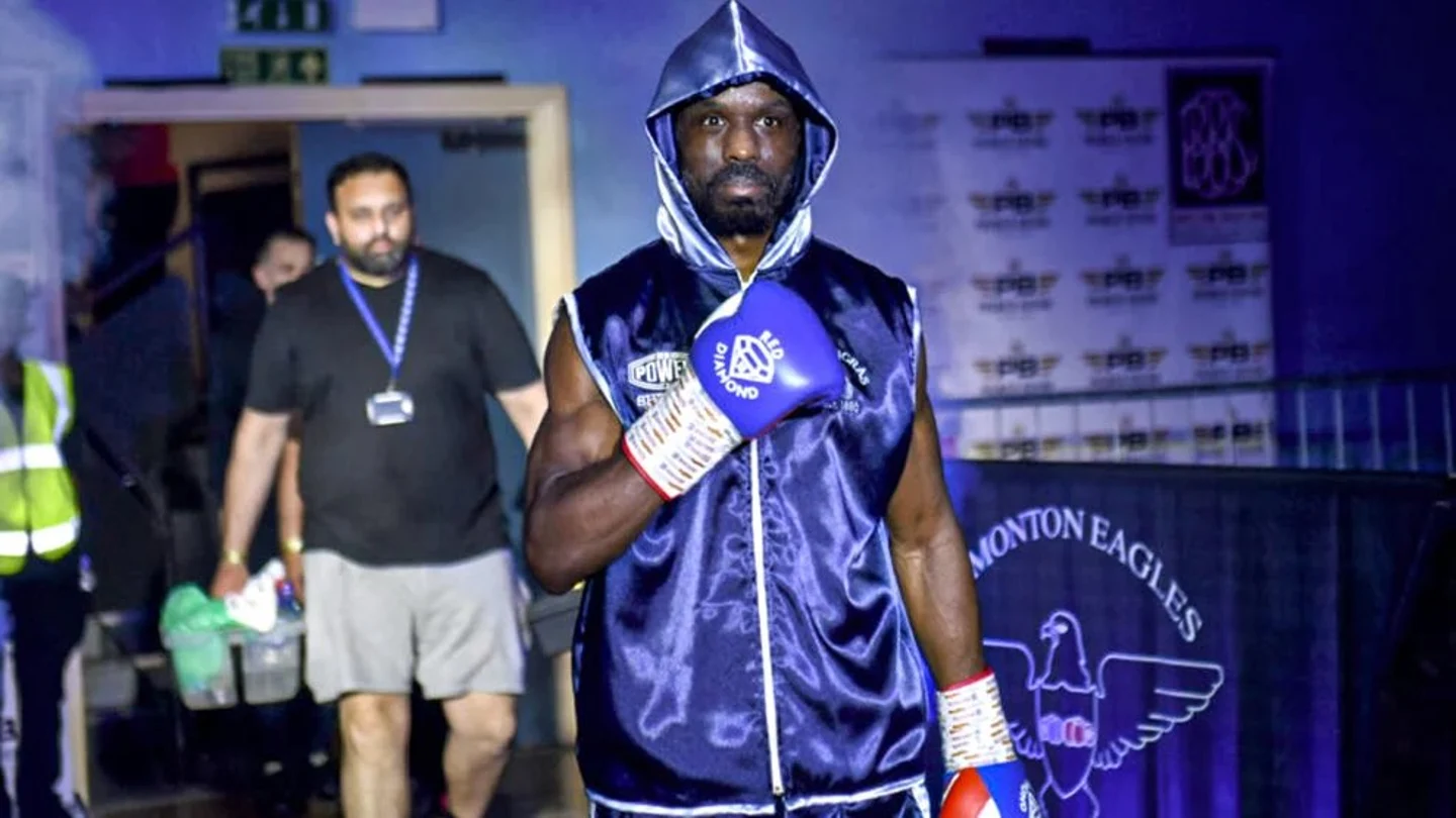 Sherif Lawal antes de un combate Sherif Lawal antes de un combate