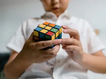 El truco para hacer el cubo de Rubik El truco para hacer el cubo de Rubik