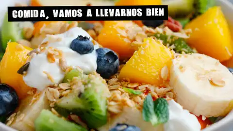 Es preferible tomar yogures naturales y añadir frutas frescas. Igual con los cereales, mejor la avena natural. Es preferible tomar yogures naturales y añadir frutas frescas. Igual con los cereales, mejor la avena natural.