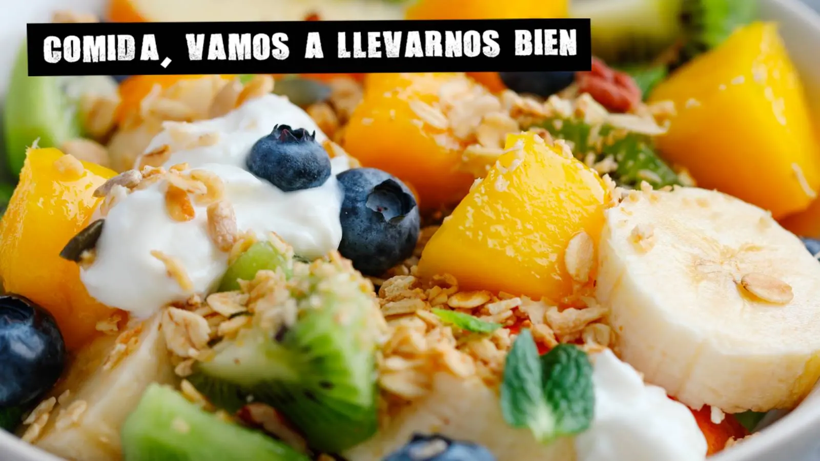 Es preferible tomar yogures naturales y añadir frutas frescas. Igual con los cereales, mejor la avena natural.