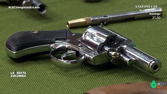 laSexta Columna analiza con varios periodistas especializados en el asesinato de Isabel Carrasco por una de las inc&oacute;gnitas que rodean al caso: la procedencia del arma con el que le dispararon. Sus comentarios, y la versi&oacute;n de las asesinas, en este v&iacute;deo.