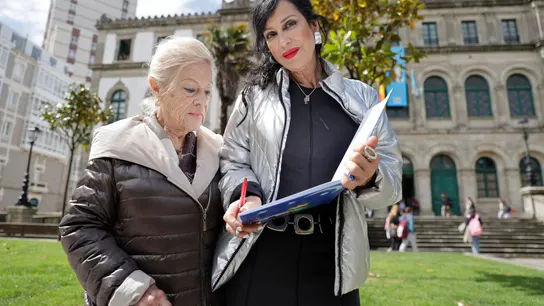 María Gómez y Susana, madre y hermana de Luísa Villalta, homenajeada en el Día das Letras Galegas. María Gómez y Susana, madre y hermana de Luísa Villalta, homenajeada en el Día das Letras Galegas.