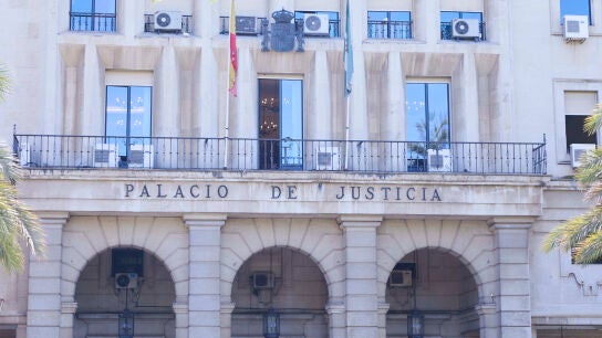 Detalle de la fachada principal de la Audiencia Provincial de Sevilla , a 21 de junio de 2022 en Sevilla (Andaluc&iacute;a, Espa&ntilde;a).