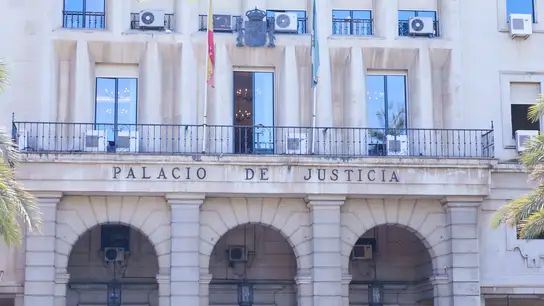 Detalle de la fachada principal de la Audiencia Provincial de Sevilla , a 21 de junio de 2022 en Sevilla (Andalucía, España). Detalle de la fachada principal de la Audiencia Provincial de Sevilla , a 21 de junio de 2022 en Sevilla (Andalucía, España).