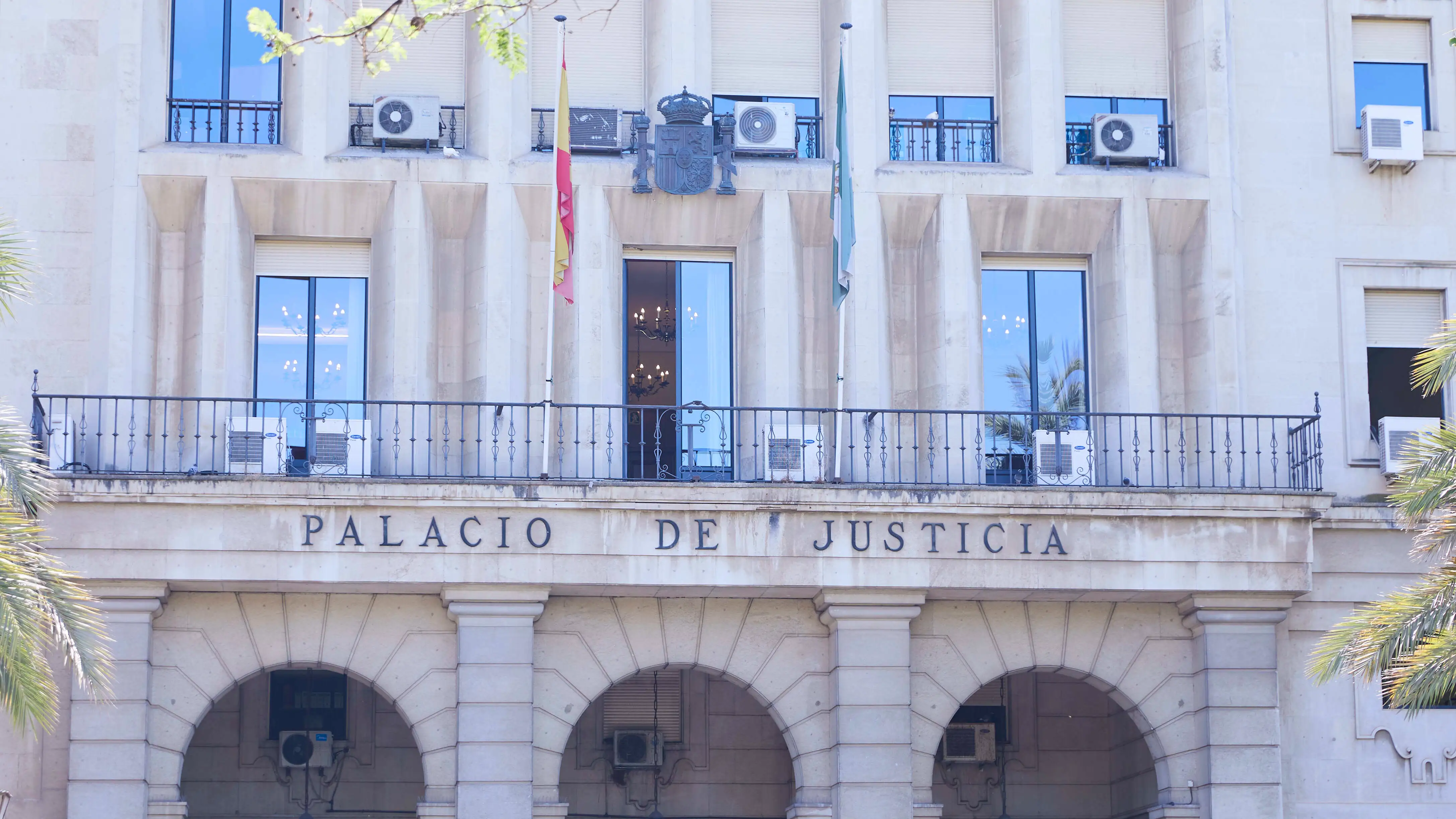 Detalle de la fachada principal de la Audiencia Provincial de Sevilla , a 21 de junio de 2022 en Sevilla (Andalucía, España).