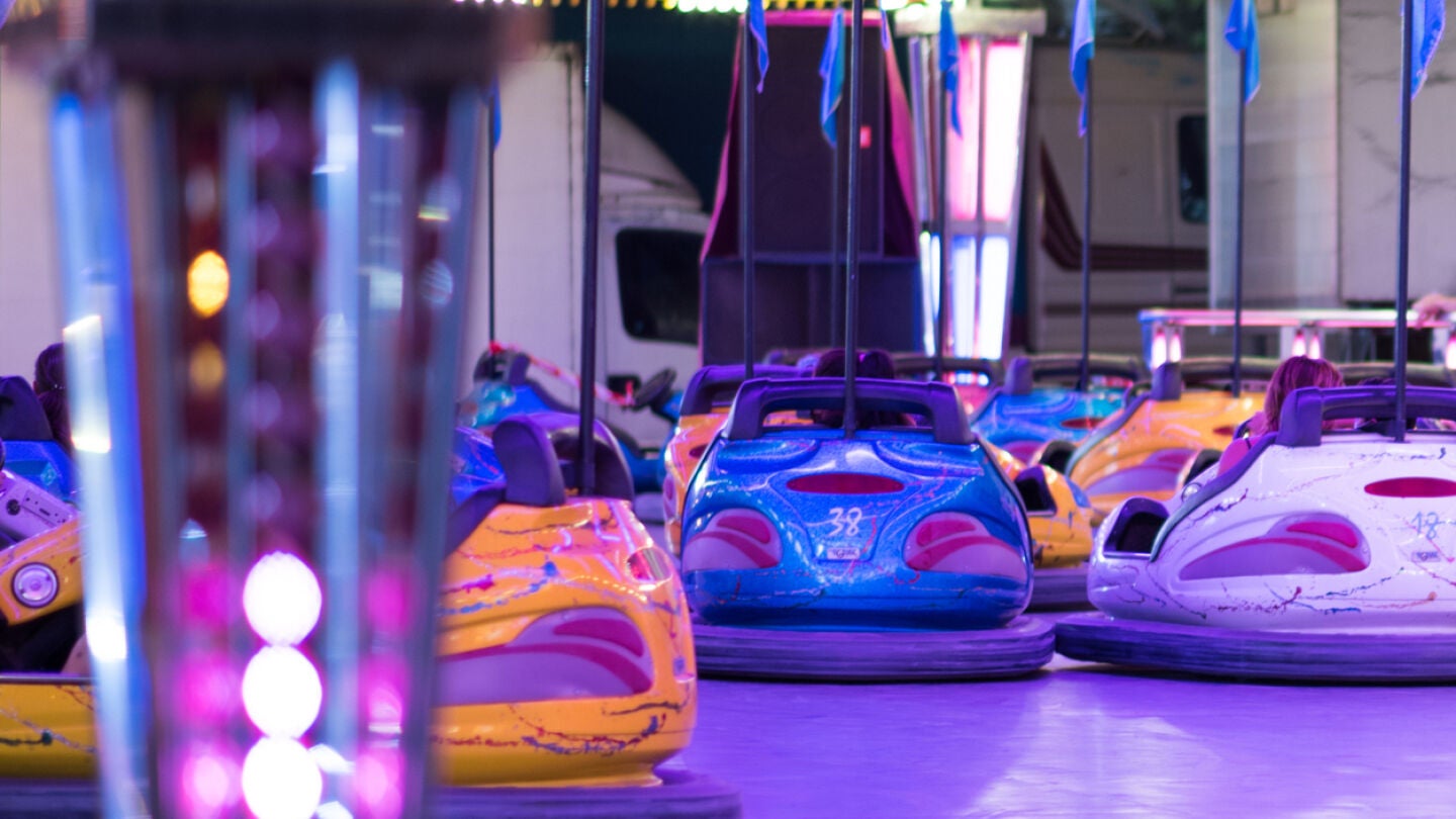 Coches de choque, atracciones de una feria