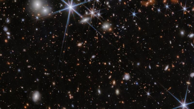 El telescopio James Webb capta la fusión de agujeros negros más lejana hasta ahora