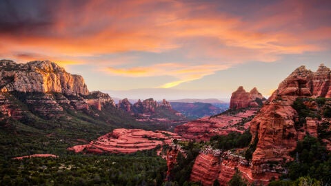 Sedona - red rocks and spectacular sky