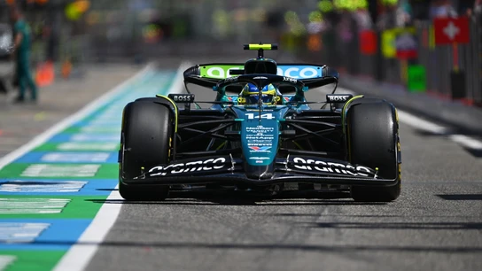 Fernando Alonso, con el Aston Martin Fernando Alonso, con el Aston Martin