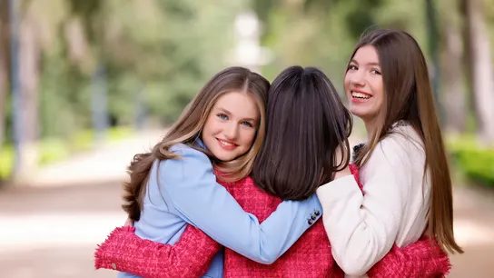 Doña Letizia con sus hijas, las infantas Leonor y Sofía Doña Letizia con sus hijas, las infantas Leonor y Sofía