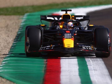 Los McLaren no evitan la Pole de Max Verstappen
