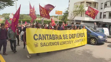 Manifestación en Loredo, Cantabria, contra un macrocomplejo turístico