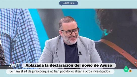 Edu Galán ironiza sobre el 'look' de la pareja de Ayuso Más Vale Tarde analiza en este vídeo la visita de la pareja de Isabel Díaz Ayuso, Alberto González, a los juzgados para declarar por las acusaciones contra él de fraude fiscal y falsedad documental, donde lucía un notable cambio físico.