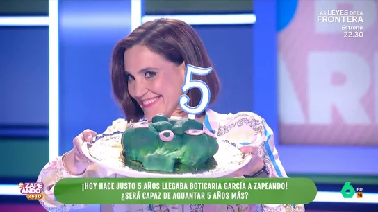 Zapeando sorprende a Boticaria García tras cumplir cinco años en el programa: "Estoy emocionada" Zapeando sorprende a Boticaria García tras cumplir cinco años en el programa: "Estoy emocionada"