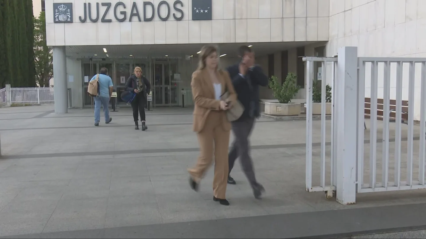 Alberto González Amador abandona los juzgados de Plaza de Castilla tras aplazarse su declaración Alberto González Amador abandona los juzgados de Plaza de Castilla tras aplazarse su declaración
