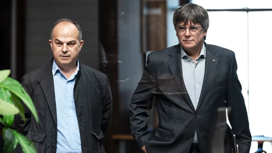 Carles Puigdemont, acompañado por el secretario general de Junts, Jordi Turull, durante una reunión en Perpiñán. Carles Puigdemont, acompañado por el secretario general de Junts, Jordi Turull, durante una reunión en Perpiñán.