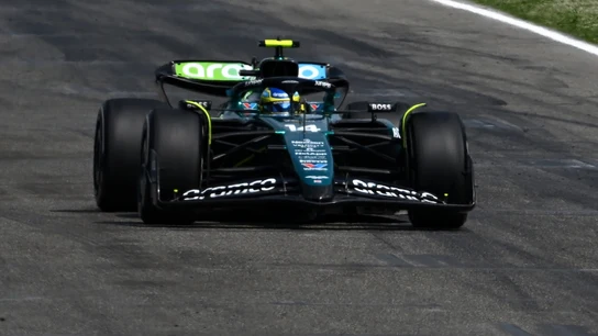 Fernando Alonso, con el Aston Martin Fernando Alonso, con el Aston Martin