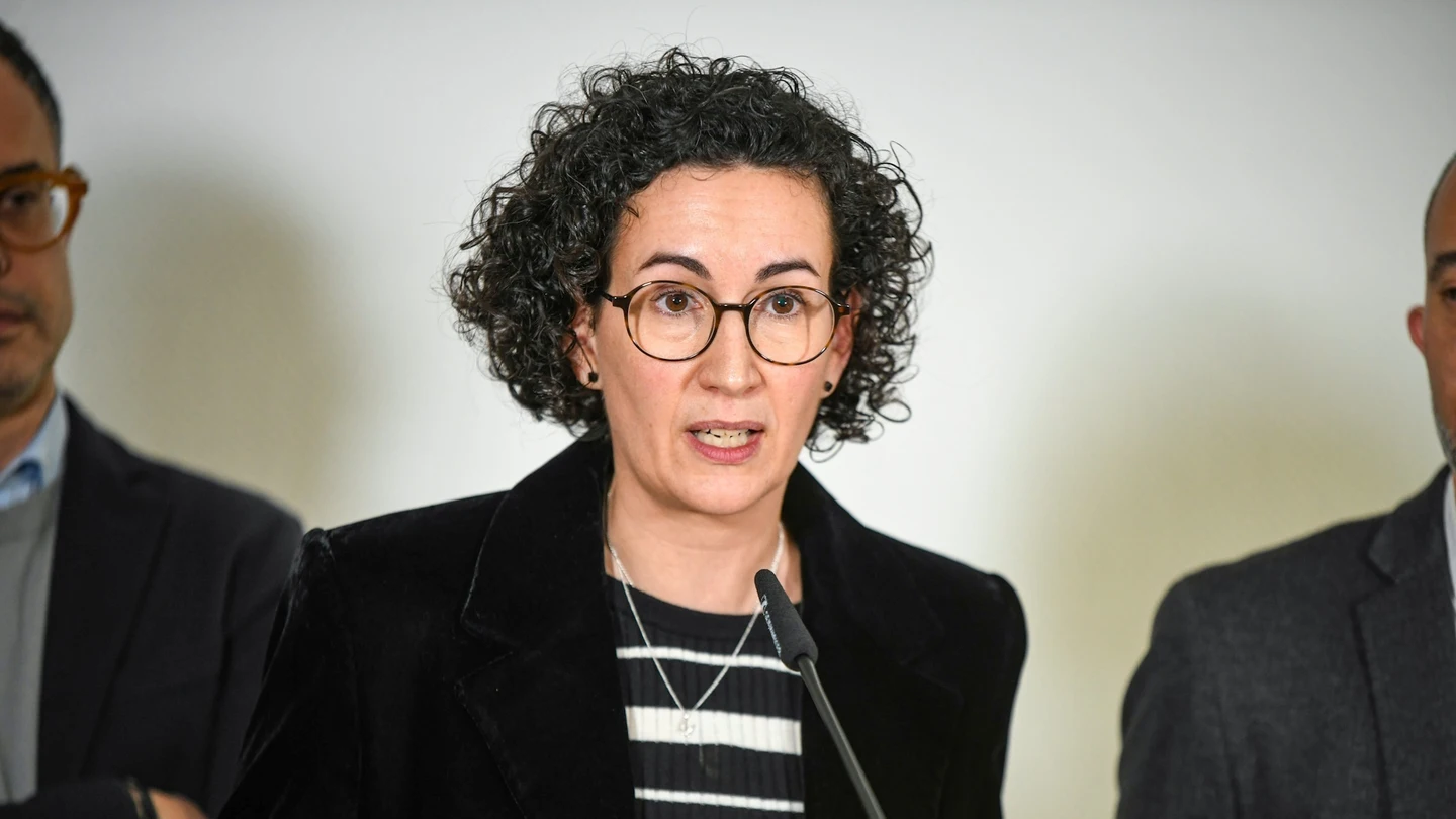 La secretaria general de ERC, Marta Rovira, en declaraciones a los medios. La secretaria general de ERC, Marta Rovira, en declaraciones a los medios.