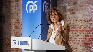 Dolors Montserrat, candidata del PP a las elecciones europeas, interviene durante la presentación de los ejes del programa electoral.