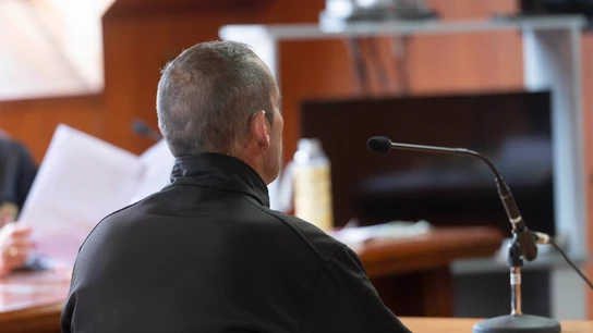 Imagen de archivo del juicio al hombre condenado por violar, golpear y amenazar con una pistola a una mujer Imagen de archivo del juicio al hombre condenado por violar, golpear y amenazar con una pistola a una mujer