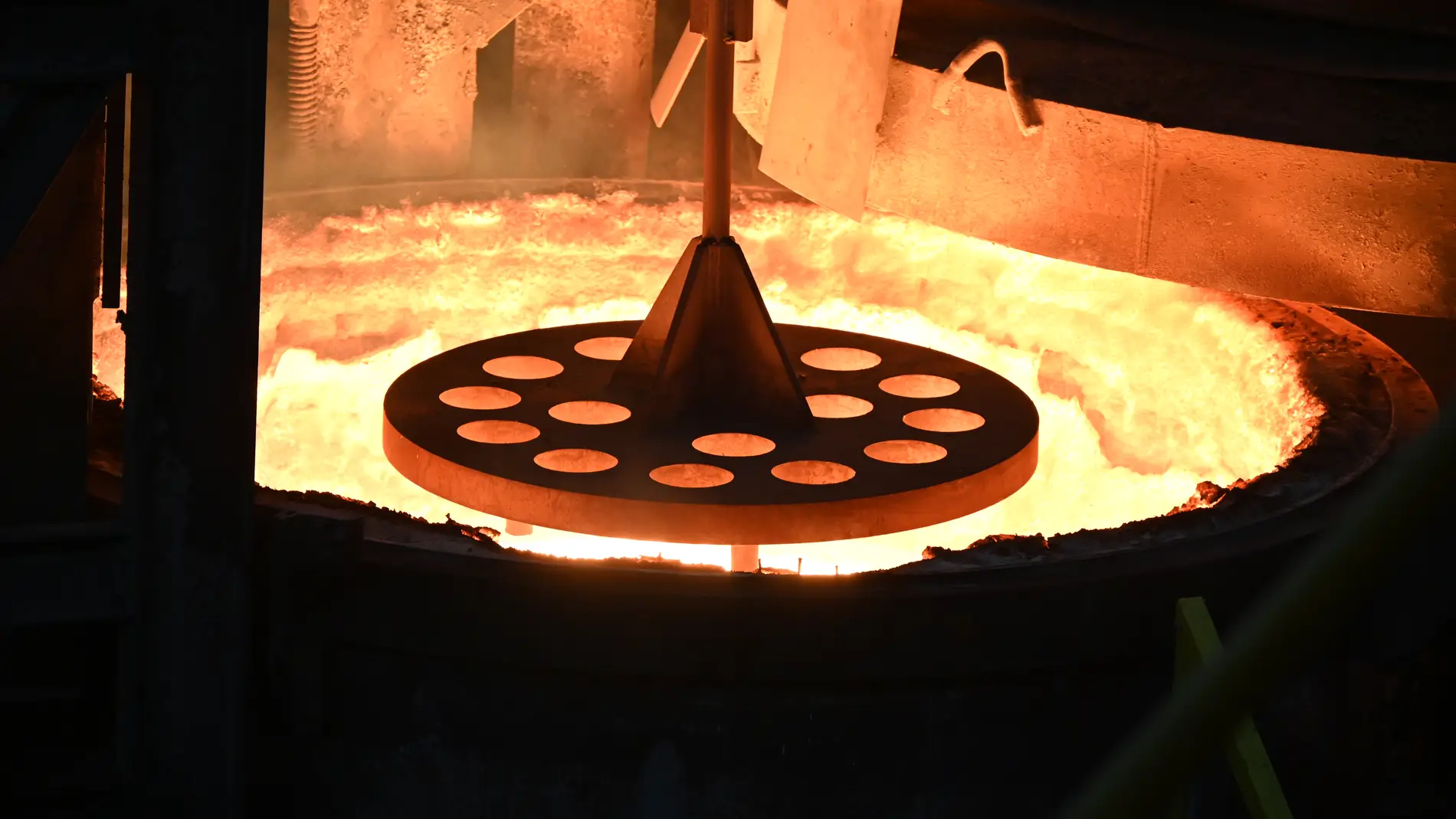 Fotografías de la primera producción de cemento eléctrico en un horno de arco eléctrico Fotografías de la primera producción de cemento eléctrico en un horno de arco eléctrico