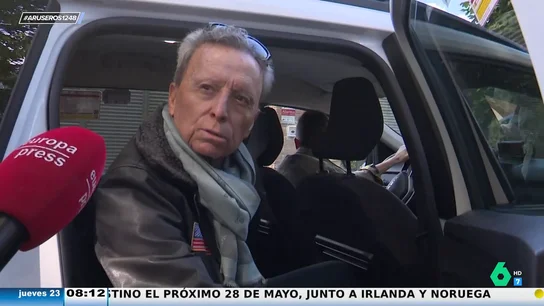 El manotazo de Ortega Cano al micrófono de un reportero al preguntarle si debe dinero: "Idos a tomar por culo" El manotazo de Ortega Cano al micrófono de un reportero al preguntarle si debe dinero: "Idos a tomar por culo"
