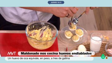 Carlos Maldonado cocina huevos endiablados