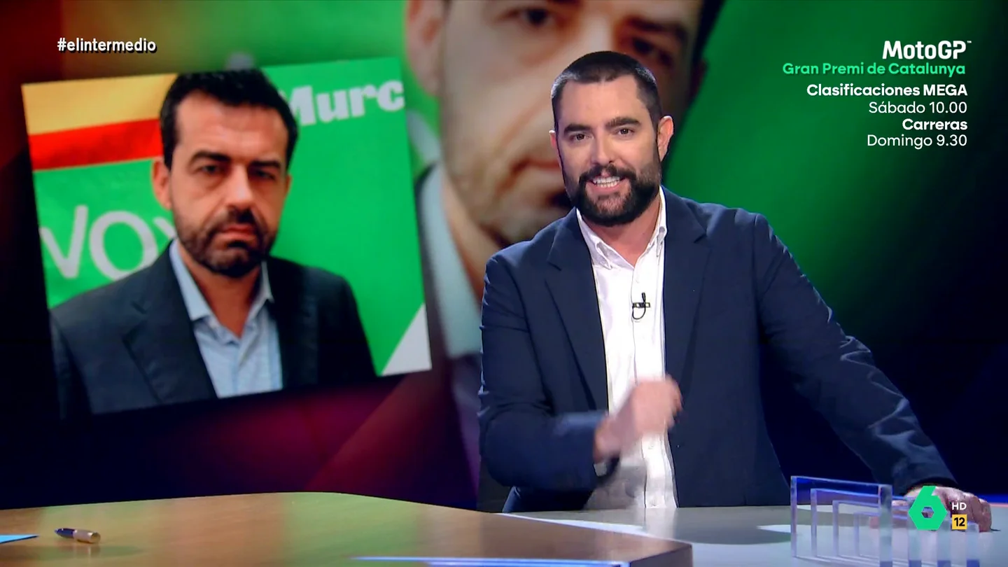 Dani Mateo repasa la 'clase' de ecología de un diputado de Vox: "Seguro que está en contra de los coches híbridos porque piensa que son trans" Dani Mateo repasa la 'clase' de ecología de un diputado de Vox: "Seguro que está en contra de los coches híbridos porque piensa que son trans"