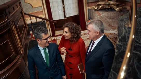 El ministro de la Presidencia, Relaciones con las Cortes y Justicia, Félix Bolaños, la vicepresidenta primera y ministra de Hacienda, María Jesús Montero, y el secretario de Organización del PSOE, Santos Cerdán El ministro de la Presidencia, Relaciones con las Cortes y Justicia, Félix Bolaños, la vicepresidenta primera y ministra de Hacienda, María Jesús Montero, y el secretario de Organización del PSOE, Santos Cerdán