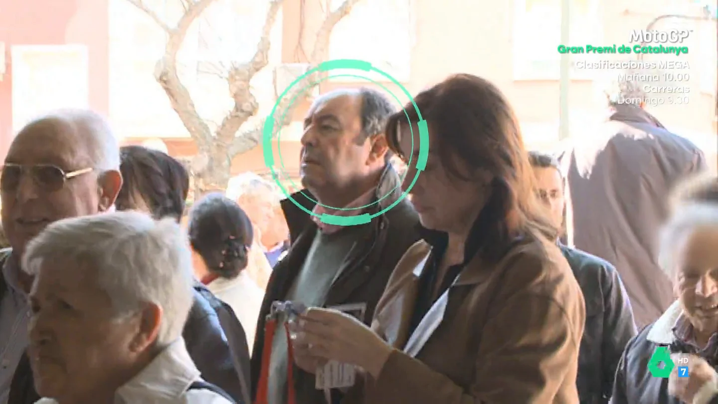 El romance del 'rey de la chatarra' con Carmen Martínez-Bordiú que puso fin a su matrimonio de 20 años Equipo de Investigación entrevista a Teresa Bueyes, abogada de Luis Miguel Rodríguez y Carmen Martínez-Bordiú, que en este vídeo explica cómo se conocieron el 'rey de la chatarra' y la nieta de Franco cuando él todavía estaba casado.