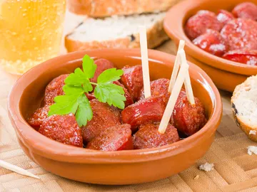 Chorizo a la sidra, plato típico de Asturias Chorizo a la sidra, plato típico de Asturias