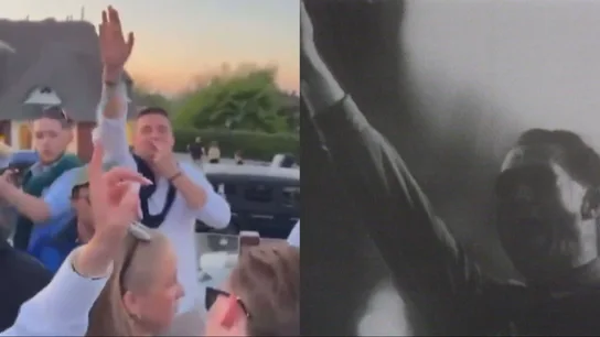 Un joven alemán realiza el gesto nazi Un joven alemán realiza el gesto nazi