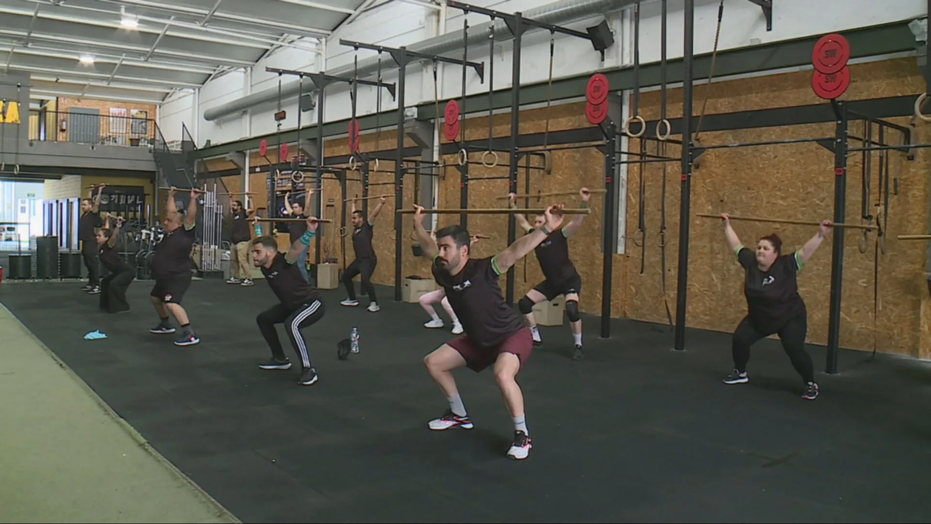Trabajadores haciendo crossfit